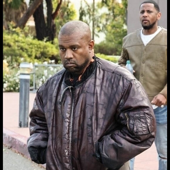 Le rappeur Ye (Kanye West) est allé voir jouer son fils Saint dans un match de basket à la Mamba Academy à Thousand Oaks. Le 16 juin 2023  Thousand Oaks, CA - Rapper and proud dad Kanye West heads home after attending his son Saint's basketball game with some friends at Mamba Academy in Thousand Oaks. Pictured: Kanye West 