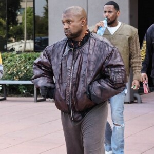 Le rappeur Ye (Kanye West) est allé voir jouer son fils Saint dans un match de basket à la Mamba Academy à Thousand Oaks. Le 16 juin 2023  Thousand Oaks, CA - Rapper and proud dad Kanye West heads home after attending his son Saint's basketball game with some friends at Mamba Academy in Thousand Oaks. Pictured: Kanye West 