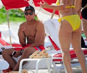 L'attaquant français du PSG Kylian Mbappé à la plage à Miami.