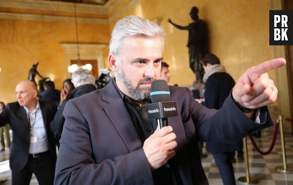 Alexis Corbiere - Les députés à la sortie de l'hémicycle, dans la salle des 4 colonnes à l'Assemblée Nationale à Paris, suite à l'utilisation de l'article 49.3 de la Constitution pour le vote de la réforme des retraites. Le 16 mars 2023 © Jonathan Rebboah / Panoramic / Bestimage