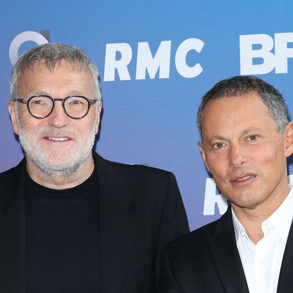 Laurent Ruquier et Marc-Olivier Fogiel lors de la conférence de presse de rentrée BFM TV. - RMC du groupe Altice France à Paris, France, le 31 août 2023. © Coadic Guirec/Bestimage