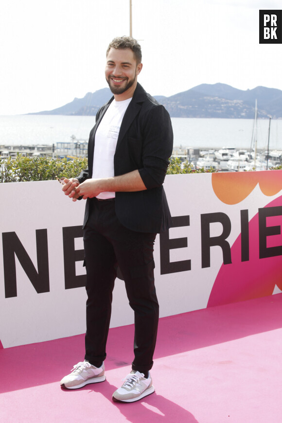 Marwan Berreni, Léa François au photocall de la série "Plus belle la vie" lors de la 5ème saison du festival International des Séries "Canneseries" à Cannes, France, le 2 avril 2022. © Denis Guignebourg/Bestimage  Celebs attend the "Plus belle la vie" photocall during the 5th Canneseries Festival in Cannes, France, on April 2nd, 2022.