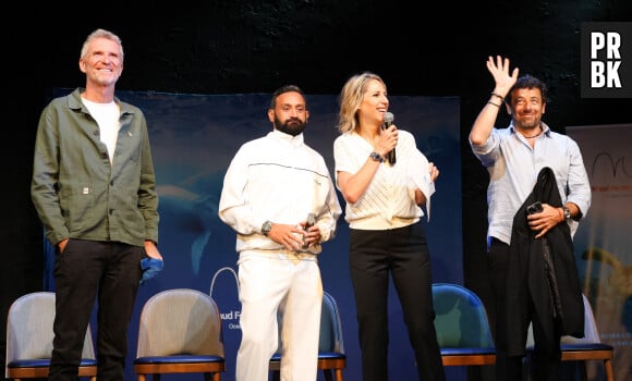 Denis Brogniart, Cyril Hanouna, Maud Fontenoy et Patrick Bruel à la cérémonie de remise des prix pédagogiques pour l'Océan de la Maud Fontenoy Foundation le 8 juin 2023 au cœur du magnifique Théâtre de l’Oeuvre. © Coadic Guirec / Bestimage 