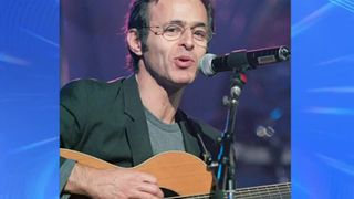 "Imposteur", "guignol"... : malaise dans TPMP avec le "meilleur ami" de Jean-Jacques Goldman, Jean Bender ulcère les internautes