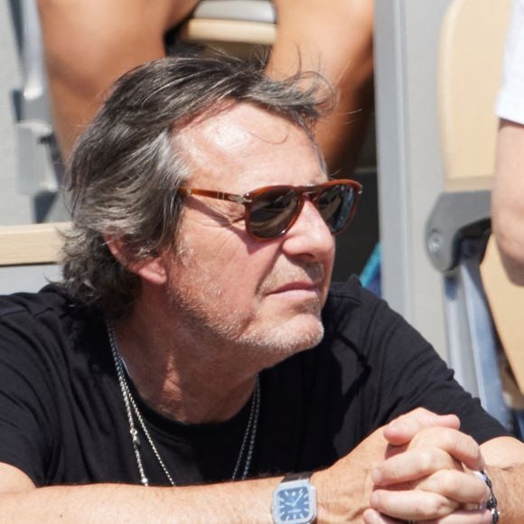 Jean-Luc Reichmann en tribunes lors des Internationaux de France de tennis de Roland Garros 2023, à Paris, France, le 6 juin 2023. © Jacovides-Moreau/Bestimage 