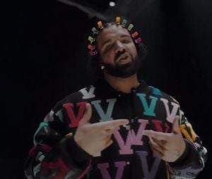Et le rappeur canadien vient tout juste de dévoiler son nouvel album.
Drake - "8 AM in Charlotte"
