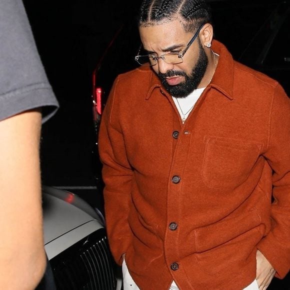 Mais Drake est en embuscade avec 12 singles premiers des charts.
Drake à Los Angeles.