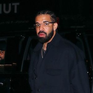 Il était jusqu'à présent l'artiste masculin avec le plus de singles classés numéro un aux USA avec 13 unités.
Drake à New York.