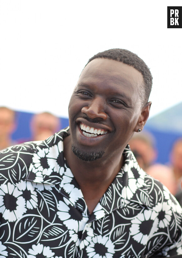 Omar Sy au photocall de "Tirailleurs" lors du 75ème Festival International du Film de Cannes, le 19 mai 2022. © Dominique Jacovides/Bestimage  Celebrities at the photocall of "Father and Soldier" during the 75th International Cannes Film Festival. May 19th, 2022.