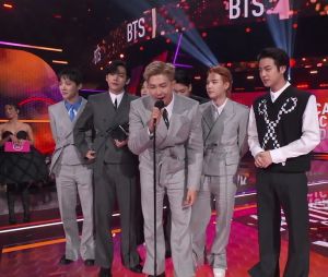 BTS, Jin, Suga, J-Hope, RM, Jimin, V, Jungkook lors de la cérémonie des "American Music Awards 2021" à Los Angeles, le 21 novembre 2021.


