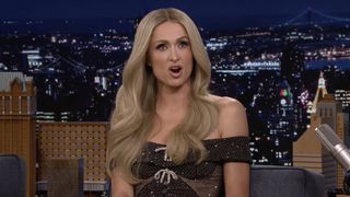 Enfin une bonne nouvelle : Paris Hilton confirme un nouvel album pour 2024, et il sera même produit par Sia !