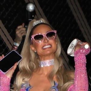 Paris Hilton sort de son concert au Fonda à Los Angeles le 7 juin 2023.