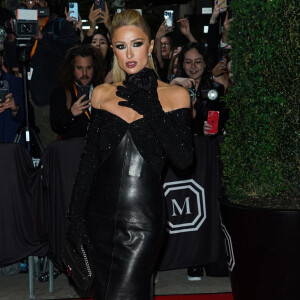 Paris Hilton à la sortie de l'hôtel "The Mark" pour se rendre à la soirée du "MET Gala 2023" à New York City, New York, Etats-Unis, le 1er mai 2023.