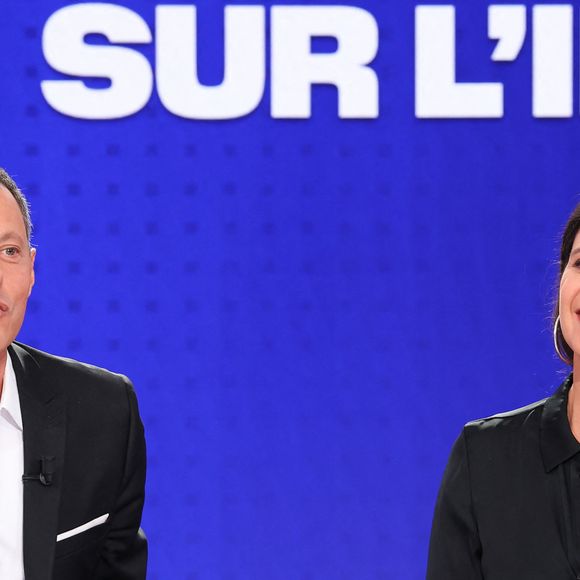 Marc-Olivier Fogiel et Apolline de Malherbe lors de la conférence de presse de rentrée BFM TV. - RMC du groupe Altice France à Paris, France, le 31 août 2023. © Coadic Guirec/Bestimage