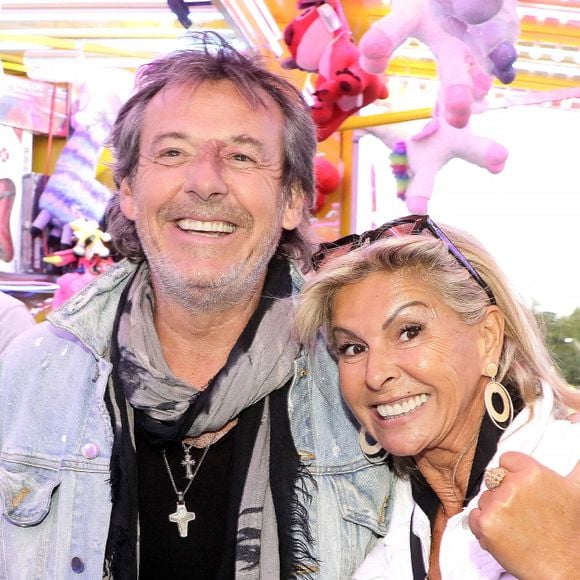 Semi-exclusif - Jean-Luc Reichmann et Caroline Margeridon lors de l'ouverture de la Fête à Neuneu 2023 © Cédric Perrin/Bestimage