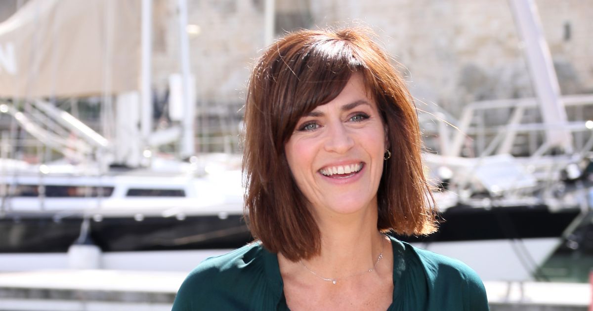 Anne Caillon - Photocall de la série Demain nous appartient lors de la ...