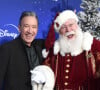 Tim Allen et Santa Clause à la première du film "The Santa Clauses" à Burbank, le 6 novembre 2022.  Celebrities at the premiere of "The Santa Clauses" in Burbank. November 6th, 2022. 