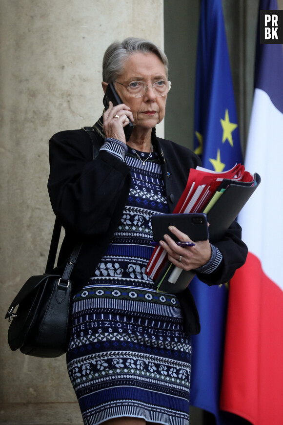 La Première ministre, Elisabeth Borne à la sortie du conseil des ministres du palais présidentiel de l'Elysée à Paris, France, le 12 décembre 2023. © Stéphane Lemouton/Bestimage