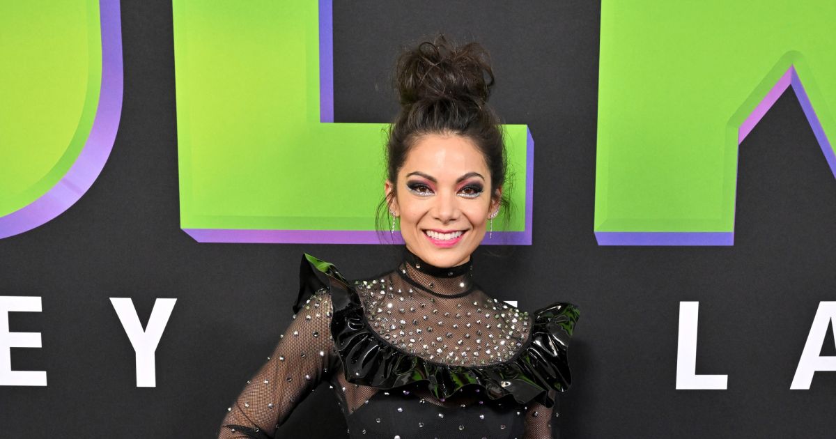 Ginger Gonzaga au photocall lors de la première de la série Marvel She