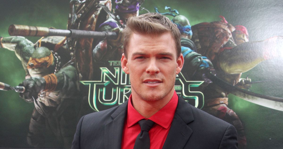 Alan Ritchson - Première du film Teenage Mutant Ninja Turtles à ...