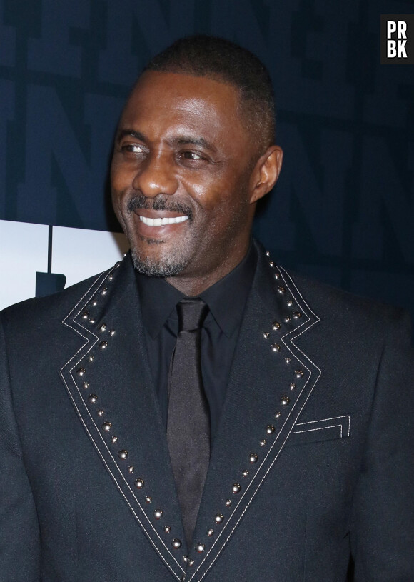 Idris Elba au photocall de la soirée des "36ème Annual Footwear News Achievement Awards" à New York, le 30 novembre 2022.