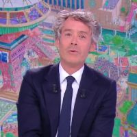 "Les drama queens de CNews" : Yann Barthès ridiculise Pascal Praud après des critiques sur l'affiche des JO de Paris 2024