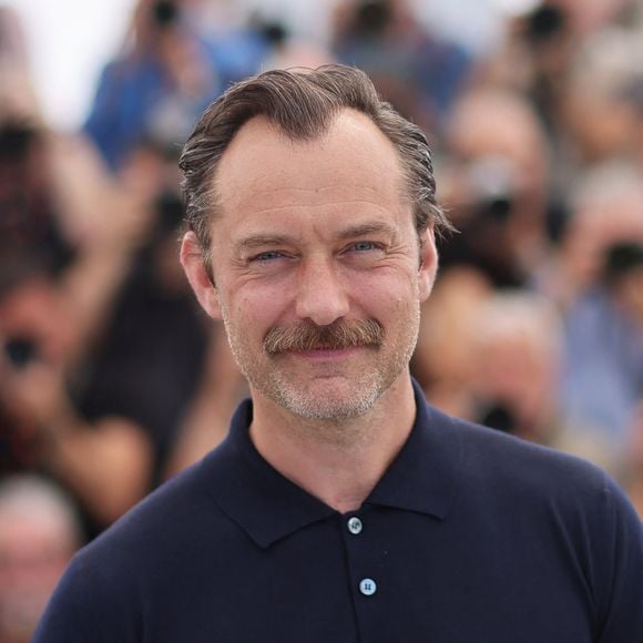 Jude Law au photocall de "Firebrand (le jeu de la reine)" lors du 76ème Festival International du Film de Cannes, le 22 mai 2023. © Moreau/Jacovides/Bestimage