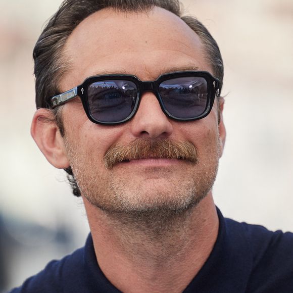 Jude Law au photocall de "Firebrand (le jeu de la reine)" lors du 76ème Festival International du Film de Cannes, le 22 mai 2023. © Moreau/Jacovides/Bestimage
