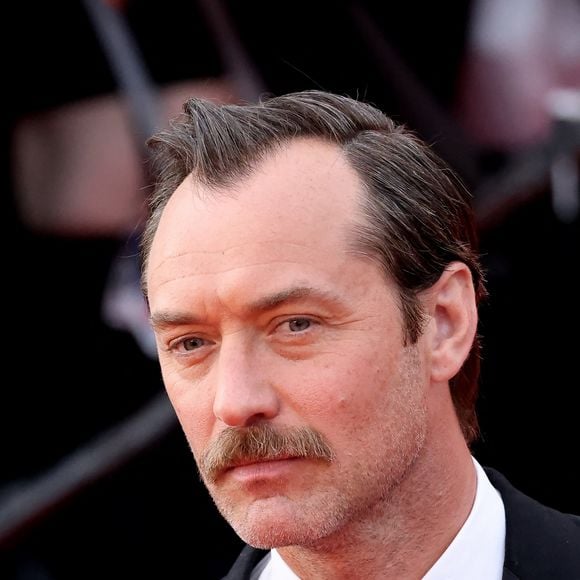 Jude Law - Montée des marches du film « Firebrand (Le jeu de la reine) » lors du 76ème Festival International du Film de Cannes, au Palais des Festivals à Cannes. Le 21 mai 2023 © Jacovides-Moreau / Bestimage