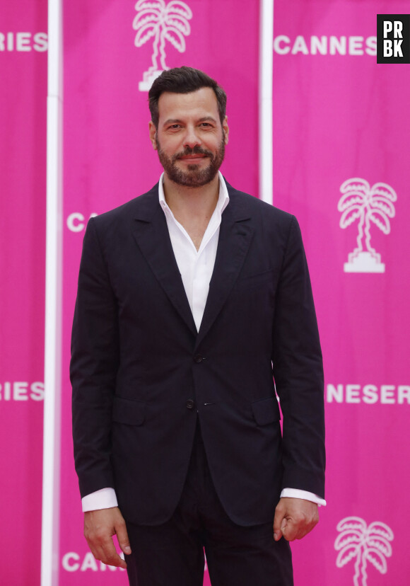 Laurent Lafitte pour la série "Tapie" - Photocall (tapis rose) du festival Canneseries saison 6 au palais des festivals à Cannes le 16 avril 2023. © Denis Guignebourg / Bestimage 