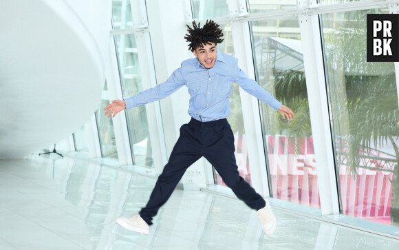 Photocall de Ethann Isidore au palais des festivals lors du festival Canneseries le 8 avril 2024 © Denis Guignebourg / Bestimage