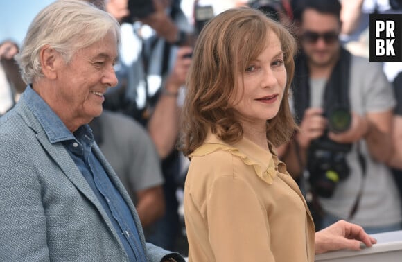 Comment vous résumer le cinéma de Michael Haneke après avoir visionné plus de 8 films, autrement dit plus de 700 heures en sa compagnie ? Je vais tenter l'exercice, mais il est périlleux.
Paul Verhoeven, Isabelle Huppert lors du photocall du film "Elle" au 69ème Festival international du film de Cannes le 21 mai 2016. © Giancarlo Gorassini/Bestimage 