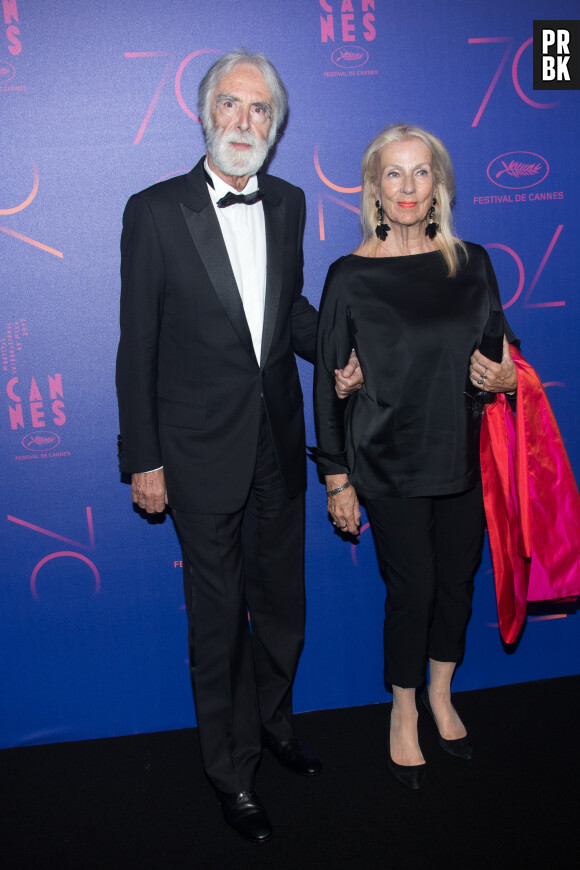 Autant d'expériences particulièrement intenses qui sont venues me remuer et, je n'exagère pas, me claquer au visage comme autant d'impitoyables uppercuts.  
Michael Haneke et sa femme Susanne - Photocall du dîner des 70 ans du Festival International du Film de Cannes. Le 23 mai 2017. © Borde-Jacovides-Moreau / Bestimage 