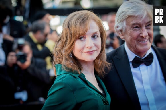 Isabelle Huppert, Paul Verhoeven - Montée des marches du film "Elle" lors du 69ème Festival International du Film de Cannes. Le 21 mai 2016. © Olivier Borde-Cyril Moreau/Bestimage  Red carpet for the movie "Elle" during the 69th Cannes International Film festival. On may 21 2016 