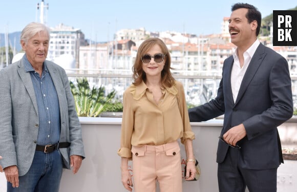 Paul Verhoeven, Isabelle Huppert, Laurent Lafitte lors du photocall du film "Elle" au 69ème Festival international du film de Cannes le 21 mai 2016. © Giancarlo Gorassini/Bestimage  Photocall of "Elle" during the 69th Cannes International Film festival. On may 21 2016 