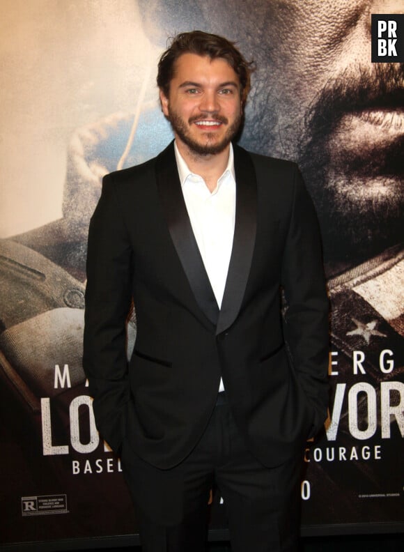 Emile Hirsch - Personnalités lors de la première du film 'Lone Survivor' au Ziegfeld Theater a New York, le 3 décembre 2013.