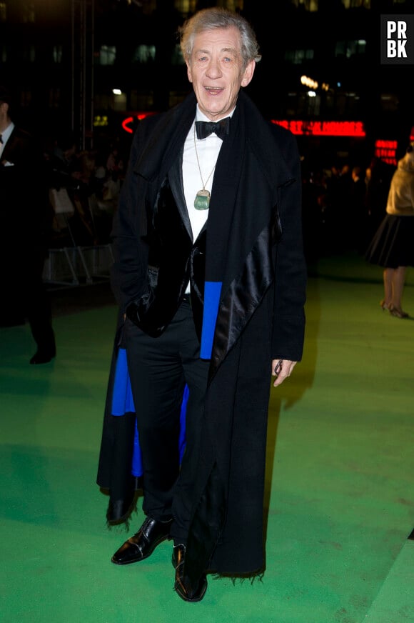 Sir Ian McKellen. - Premiere du film "Le Hobbit : Histoire d'un aller-retour" a Londres. Le 12 décembre 2012