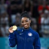 La gymnaste Simone Biles avec une médaille d'or aux Jeux Olympiques 2024 de Paris ( Photo de federico pestellini / DPPI / Panoramic ) -