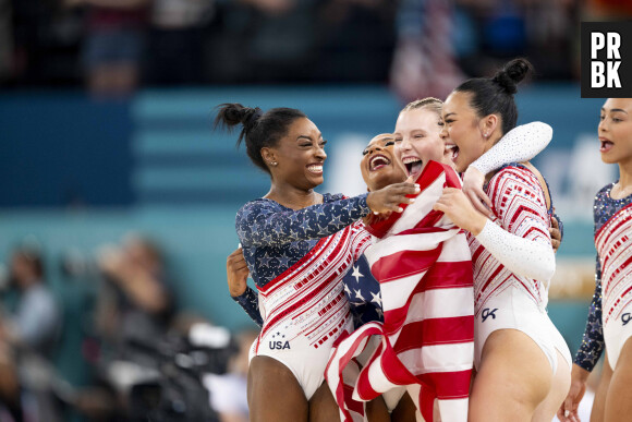 La médaillée d'or Simone Biles - Célébrités assistent aux épreuves de gymnastique lors des Jeux Olympiques de Paris 2024 (JO) au Palais omnisports Bercy Arena, à Paris, France, le 30 juillet 2024. © Jacovides-Perusseau/Bestimage