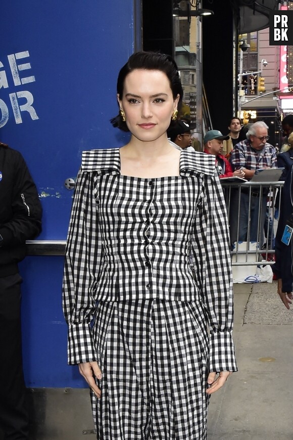 New York, NY - L'actrice Daisy Ridley honore l'ensemble de Good Morning America, captivant les fans alors qu'elle fait la promotion de son dernier film "Young Woman and the Sea" dans la ville animée de New York. Sur la photo : Daisy Ridley