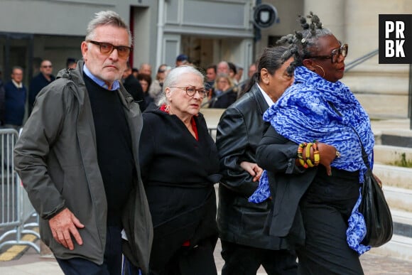 Bruno Moynot, Josiane Balasko et son mari George Aguilar, Firmine Richard - Obsèques de Michel Blanc en l'église Saint-Eustache à Paris, le 10 octobre 2024. © Moreau / Jacovides / Bestimage
Cause de la disparition de Michel Blanc : le comédien aurait fait une réaction allergique lors d'un examen médical le 3 octobre 2024, mais pas en raison d'un produit injecté pour les besoins de son échographie. C'est un antibiotique administré en cas de problème rénale qui aurait provoqué la réaction, se transformant en oedème de Quincke