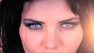 Delphine Chanéac est ''From Paris, Et vous ?'' ... son 1er clip super sexy