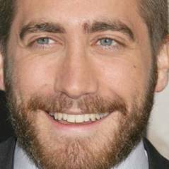 Jake Gyllenhaal ... Surpris par un paparazzi ... aux toilettes
