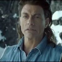 Jean Claude Van Damme VIDEO ... vendeur de bière en montagne