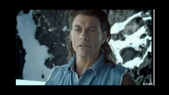 Jean Claude Van Damme VIDEO ... vendeur de bière en montagne