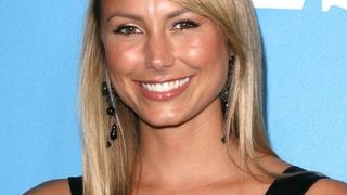 George Clooney va se faire boxer : il sort avec Stacy Keibler, une ex-catcheuse