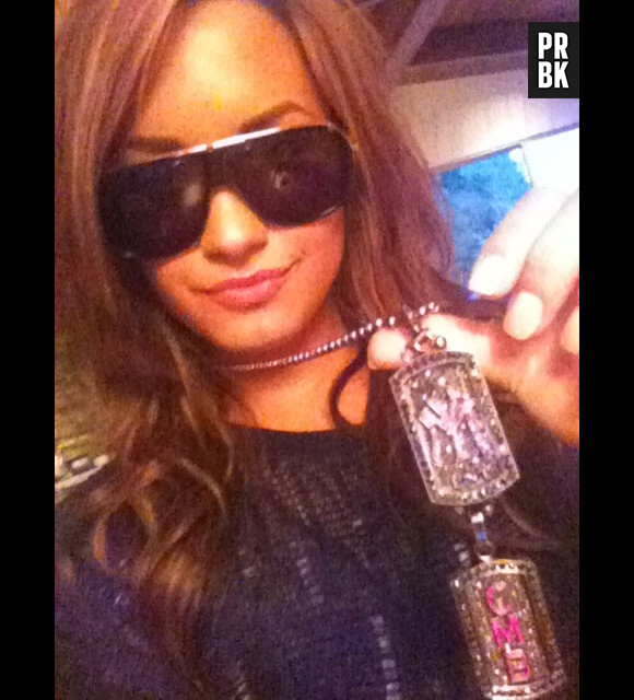 Demi Lovato en mode bling bling "tahu"