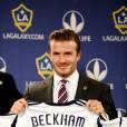 David Beckham pose avec le maillot des Los Angeles Galaxy