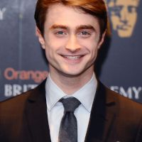 Robert Pattinson: Daniel Radcliffe lui lance des fleurs à la TV (VIDEO)