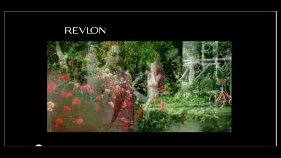 Emma Stone : nouvelle bombe de la pub Revlon (VIDEO)